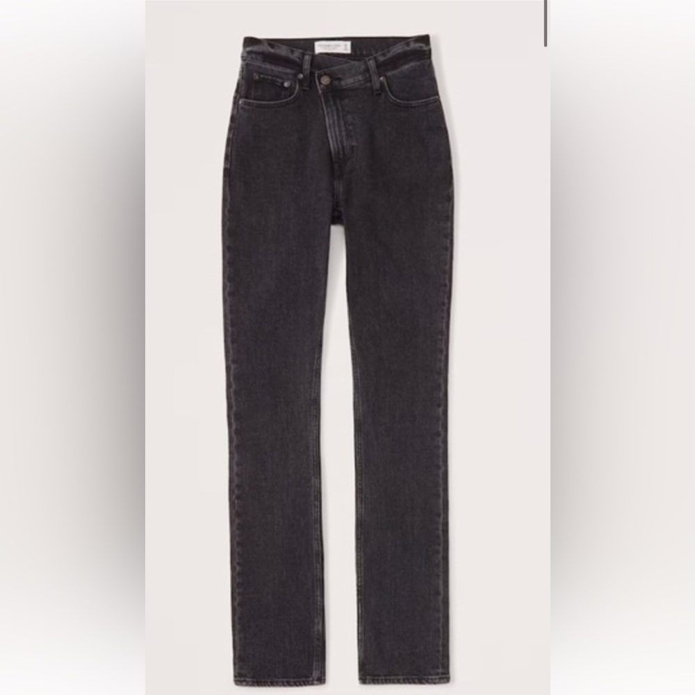 Abercrombie & Fitch Women’s Ultra High Rise 90s Slim Straight Jean
